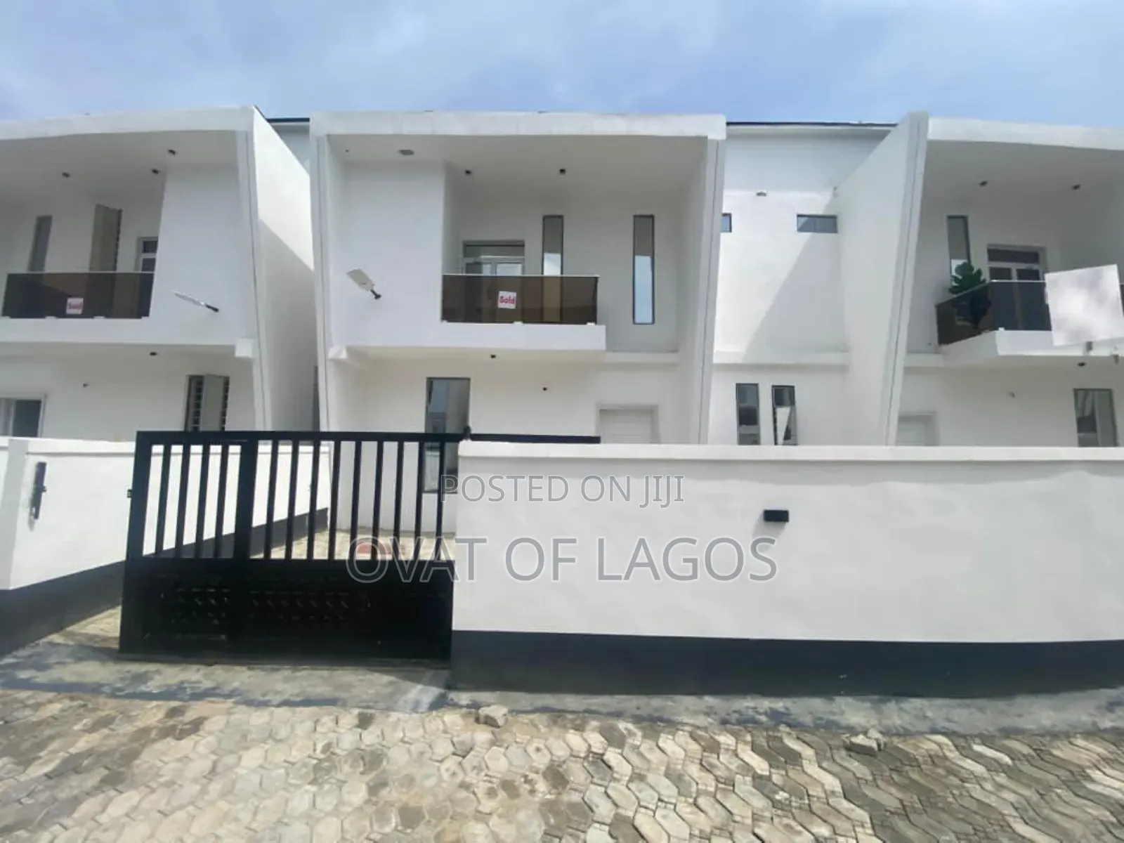 4bdrm Duplex in Ikota Villa for rent in Ikota