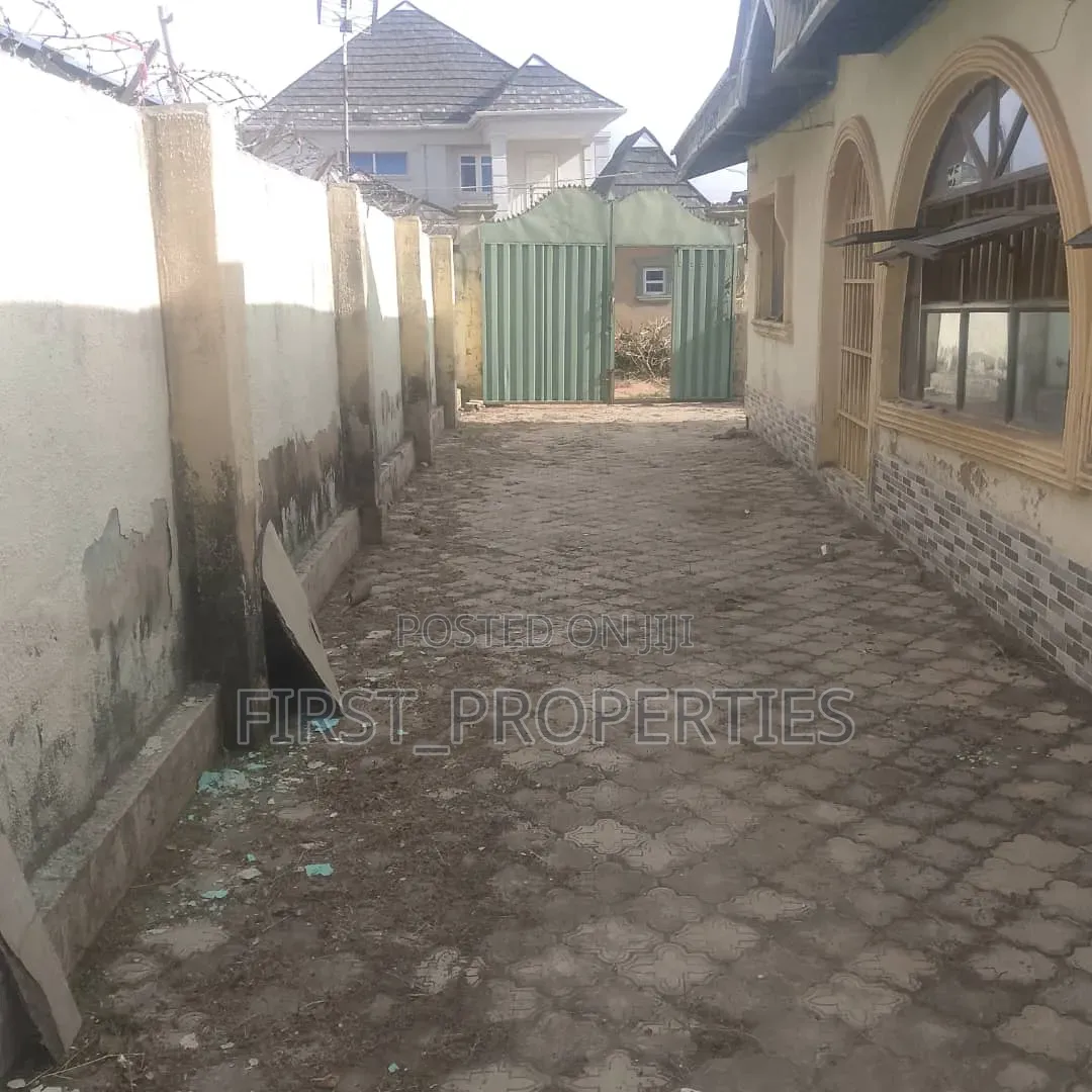 5bdrm Block of Flats in Kasumu Zone C, Oyo for sale in Oyo