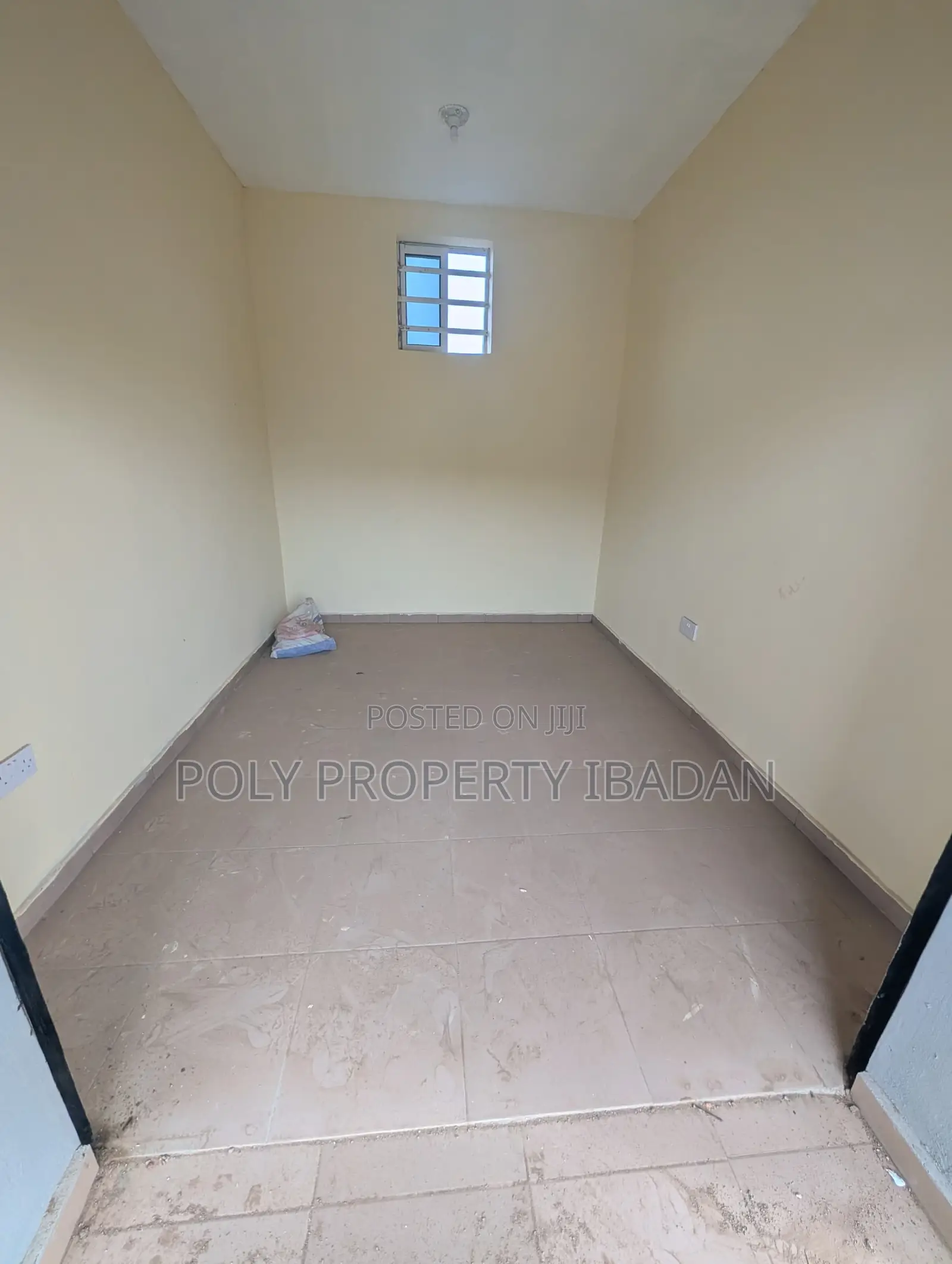 Single Shop Facing Main Road in Ibadan
