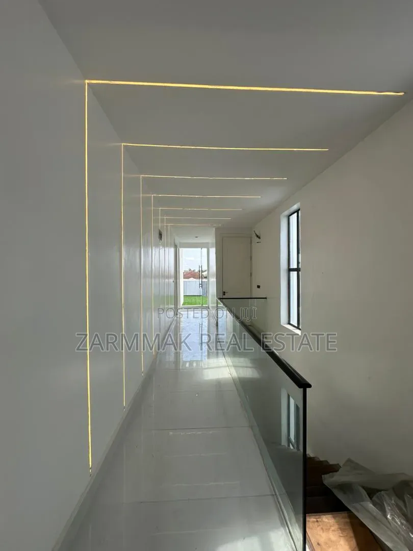 5bdrm Duplex in Chevron for sale in Chevron