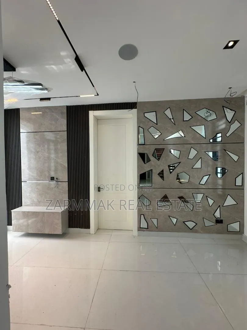5bdrm Duplex in Chevron for sale in Chevron