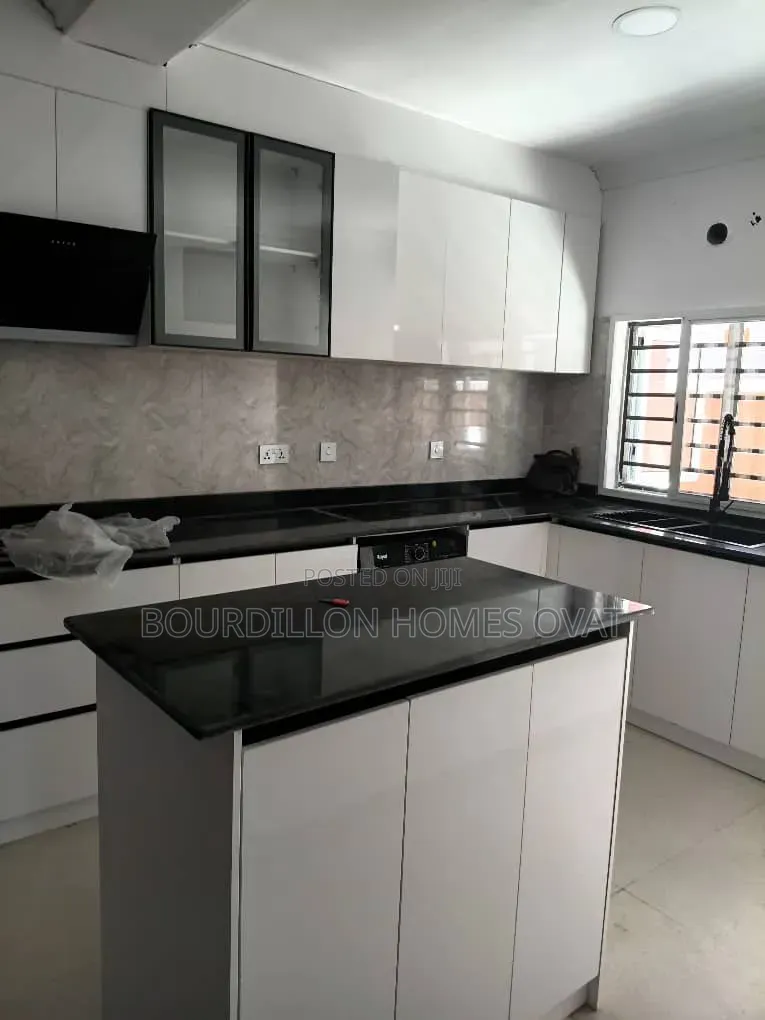 5bdrm Duplex in Lekki Phase 1 for rent in Lekki Phase 1