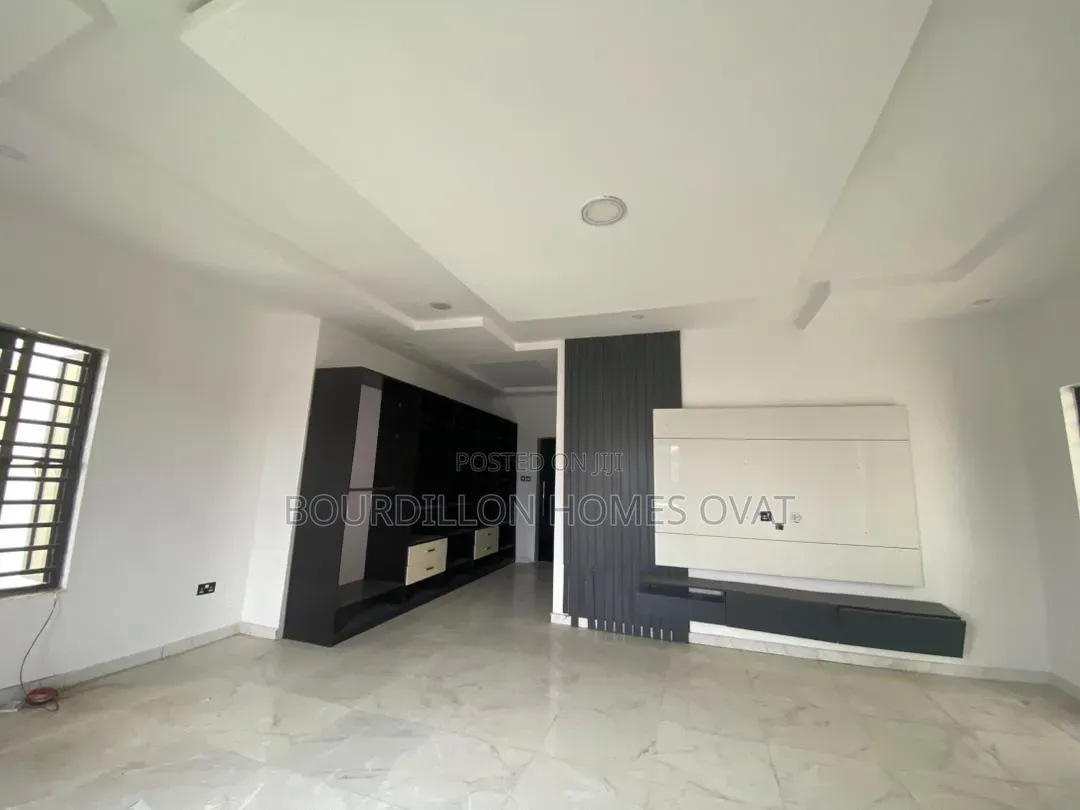 5bdrm Duplex in Ikota Villa Estate for rent in Ikota