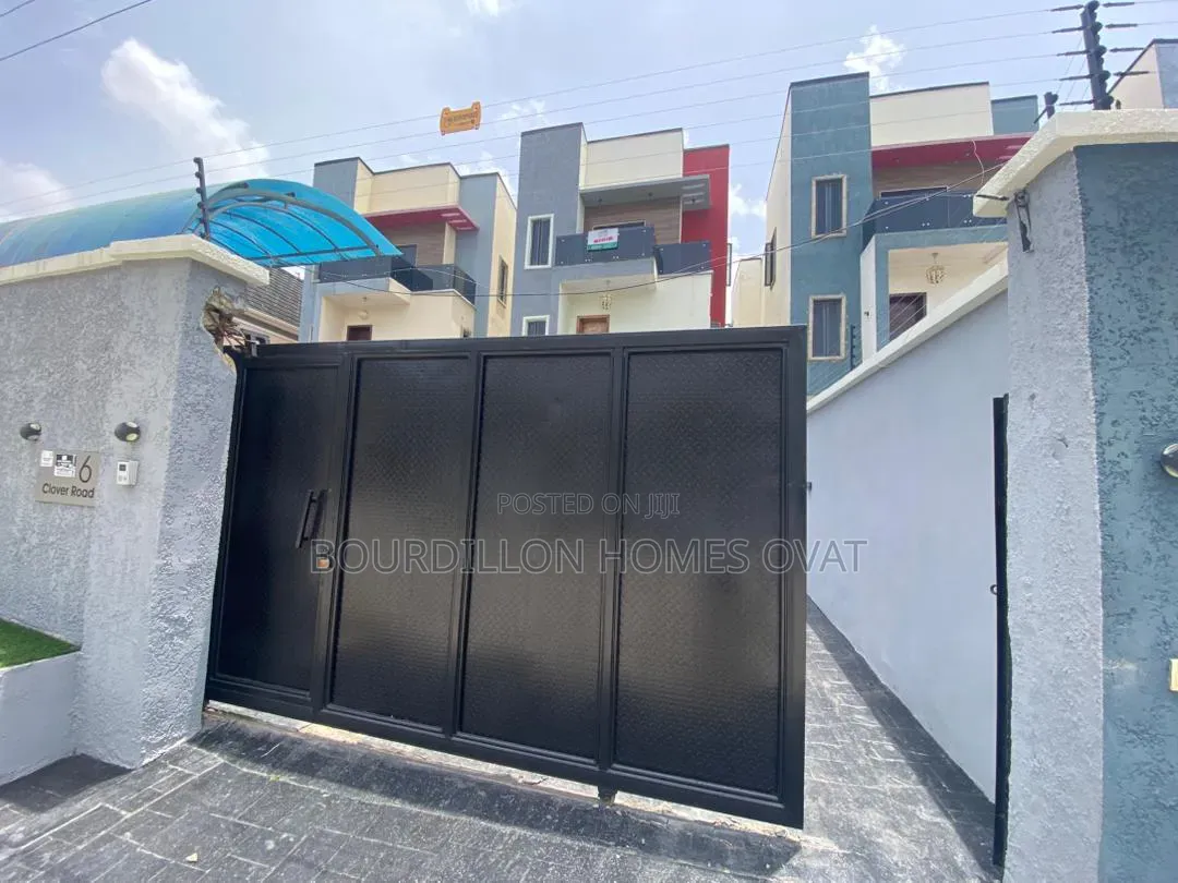 5bdrm Duplex in Ikota Villa Estate for rent in Ikota