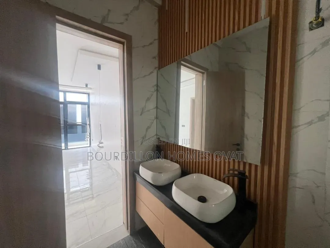 4bdrm Duplex in Lekki Phase 1 for sale in Lekki Phase 1