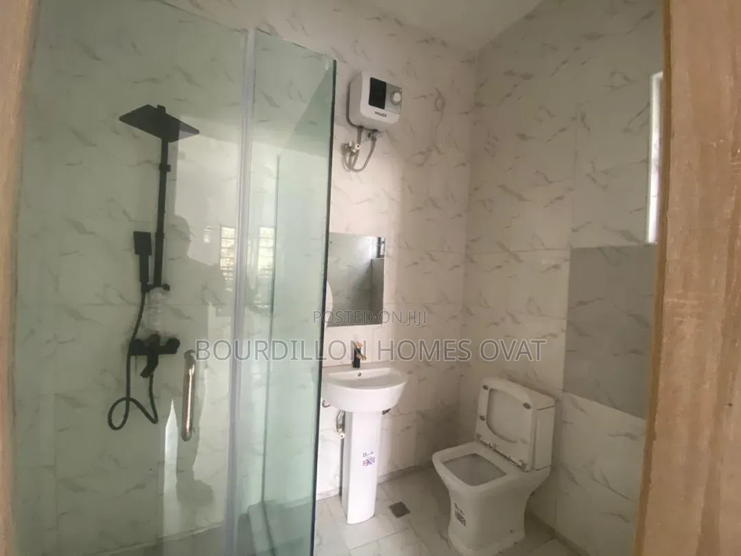 4bdrm Duplex in Ikota Villa Estate for rent in Ikota