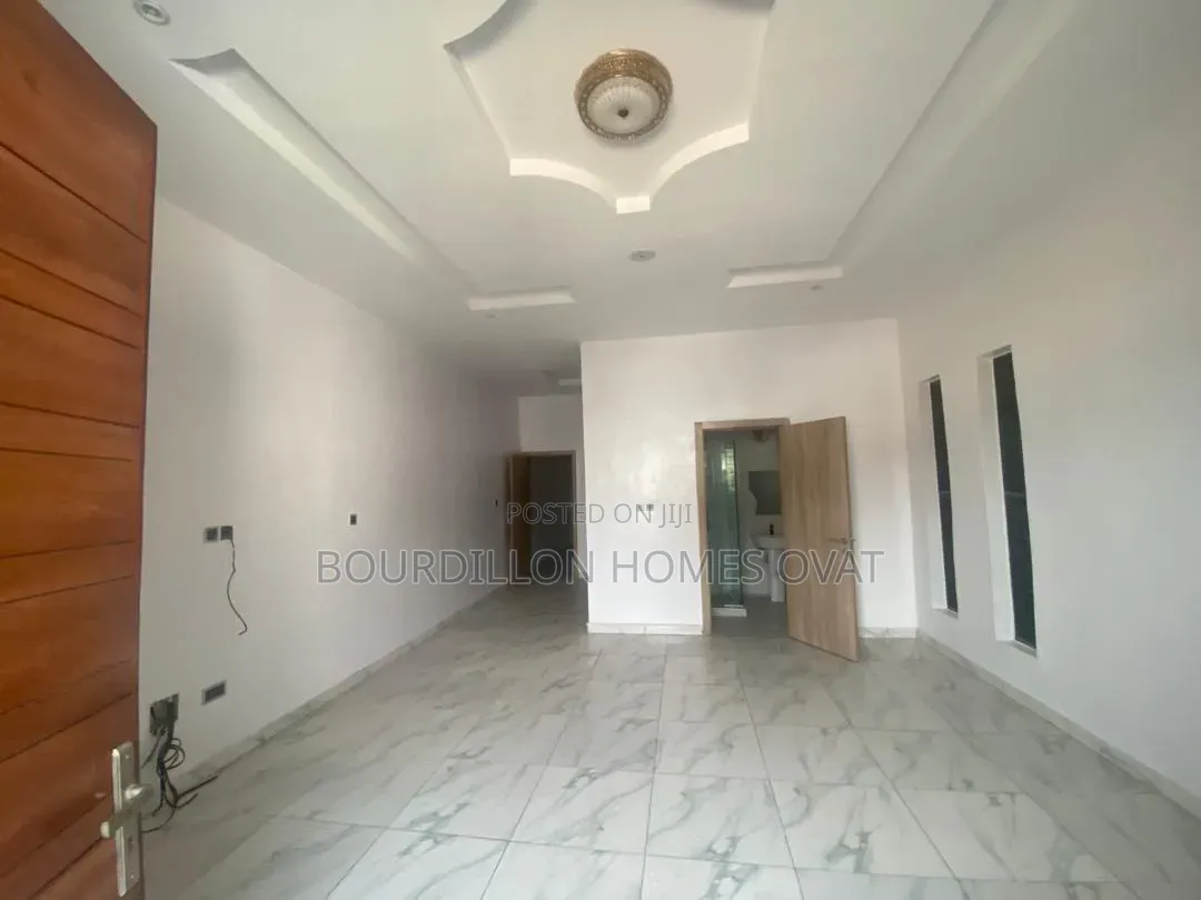 4bdrm Duplex in Ikota Villa Estate for rent in Ikota