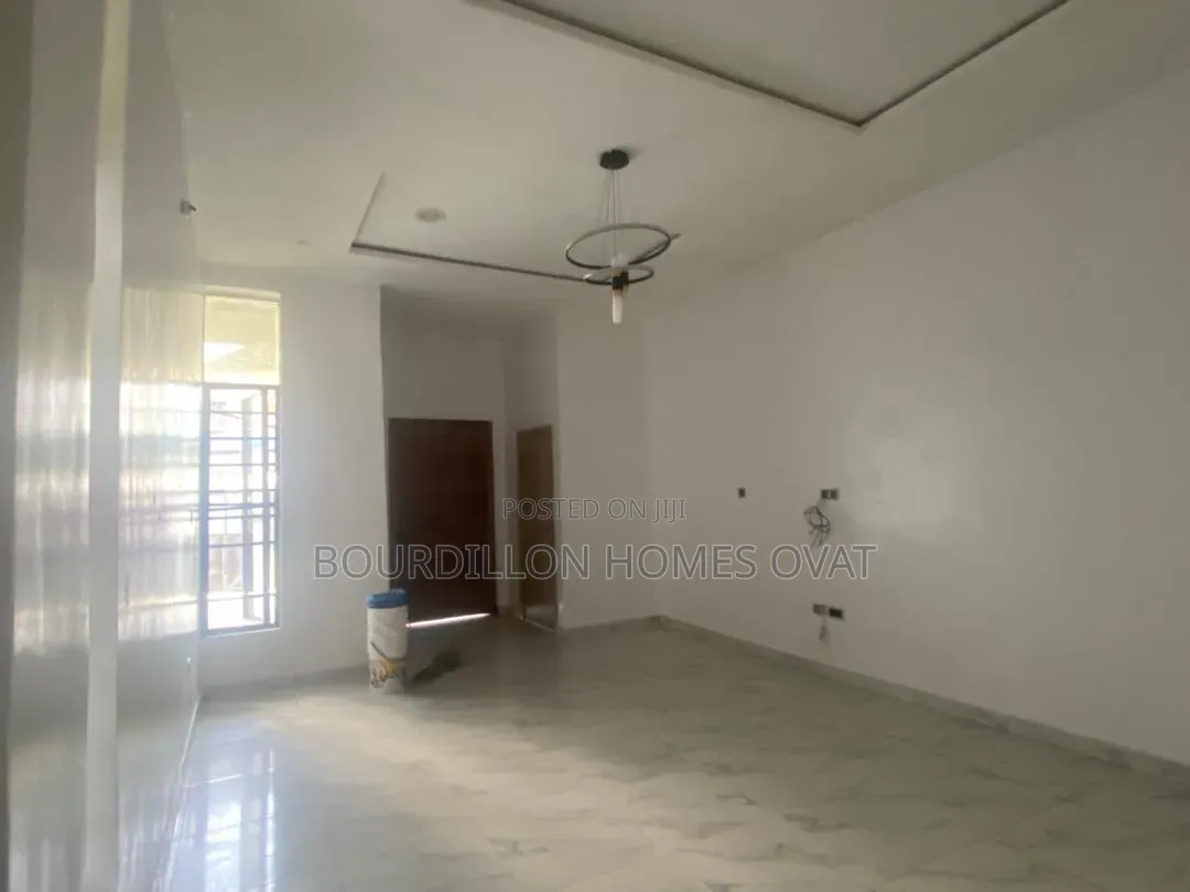 4bdrm Duplex in Ikota Villa Estate for rent in Ikota