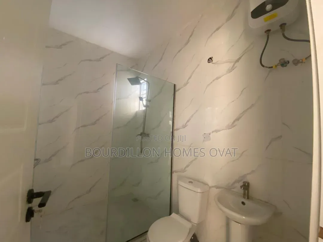 4bdrm Duplex in Ikota Villa Estate for rent in Ikota