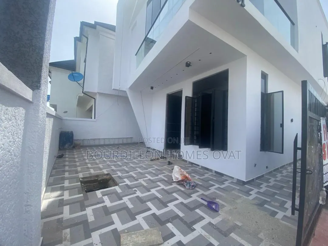 4bdrm Duplex in Ikota Villa Estate for sale in Ikota