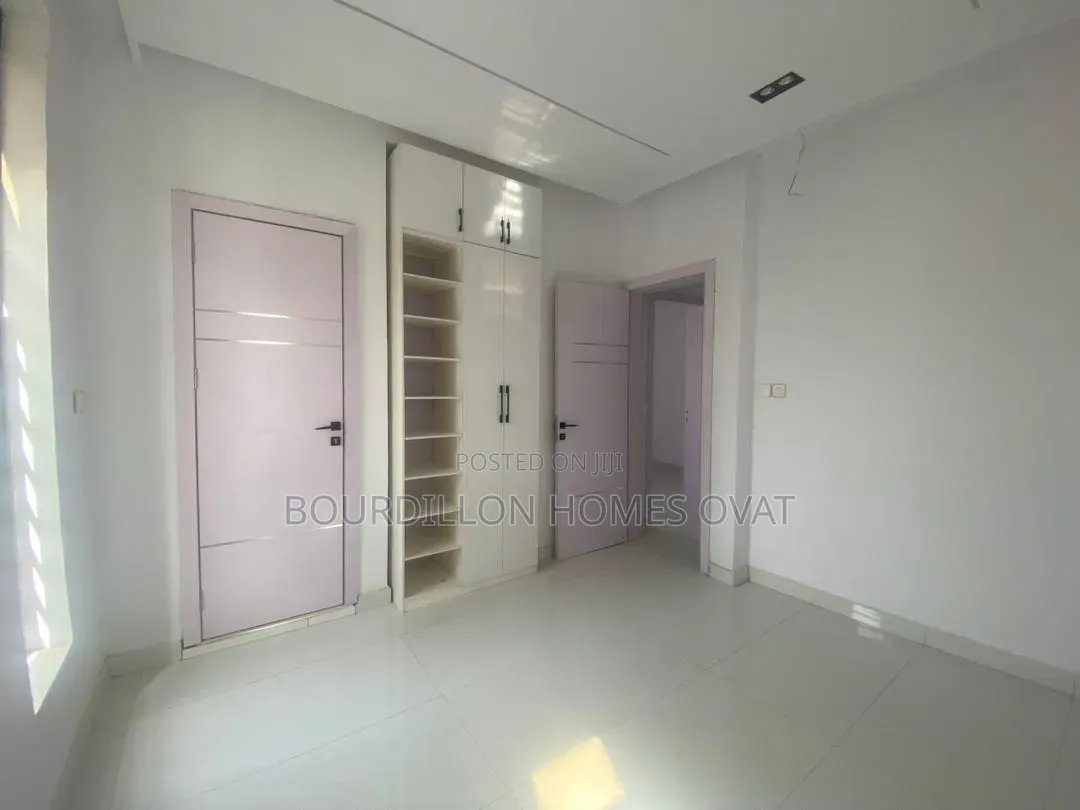4bdrm Duplex in Ikota Villa Estate for sale in Ikota