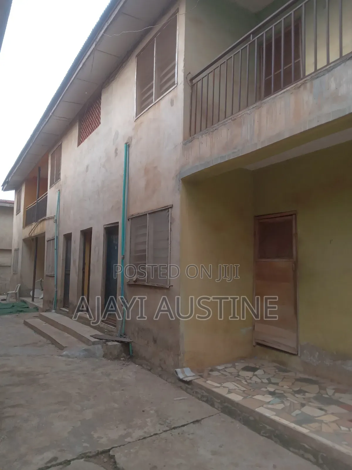 3bdrm Block of Flats in Oluwatuyi Street, Akure for sale in Akure
