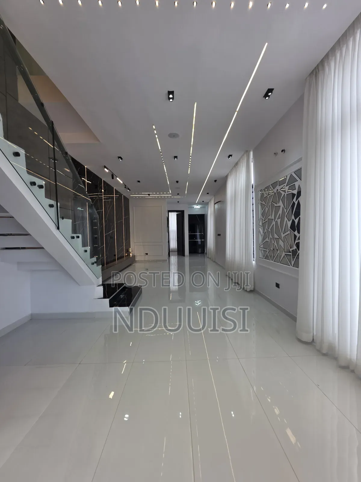 5bdrm Duplex in Ikota Villa Estate for sale in Ikota