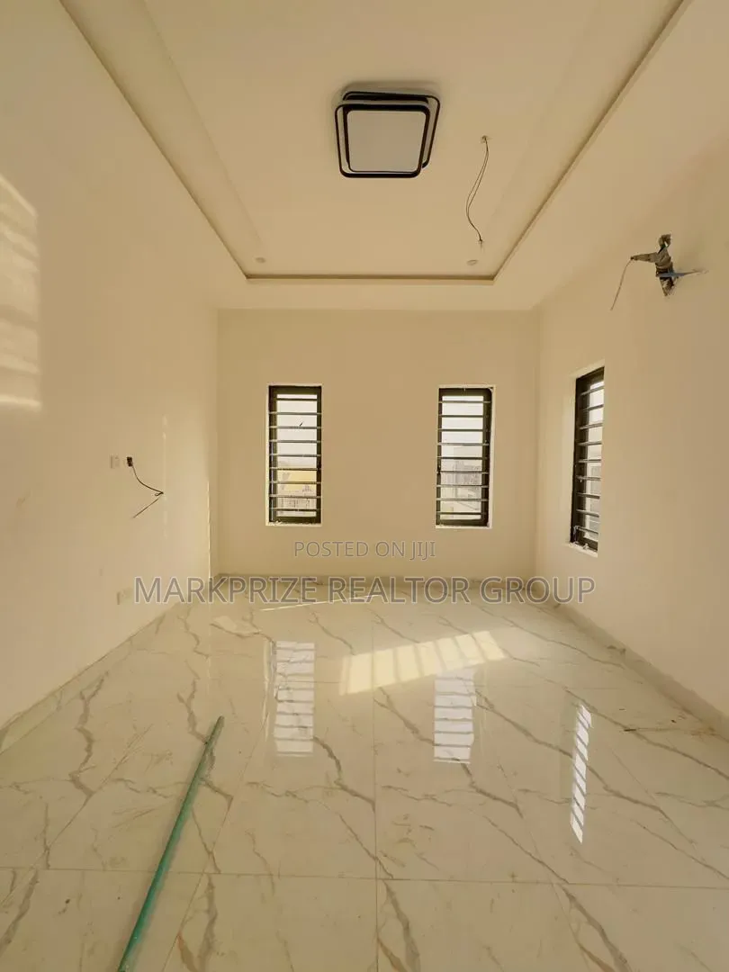 4bdrm Duplex in Ogudu Gra for sale in Ogudu GRA