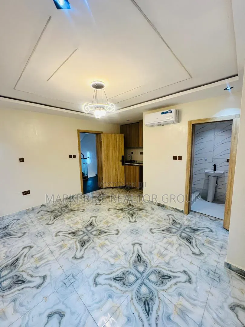 Furnished Studio Apartment in Surulere Lagos, Western Avenue for sale in Western Avenue