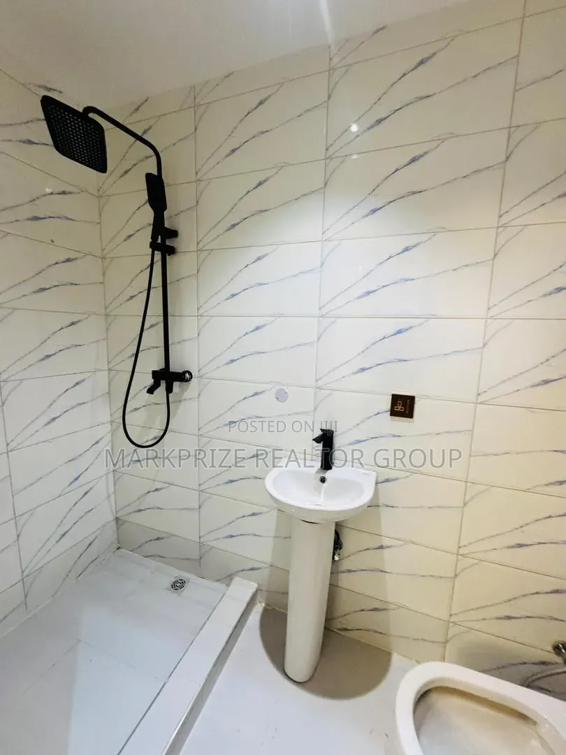 Furnished Studio Apartment in Surulere Lagos, Western Avenue for sale in Western Avenue