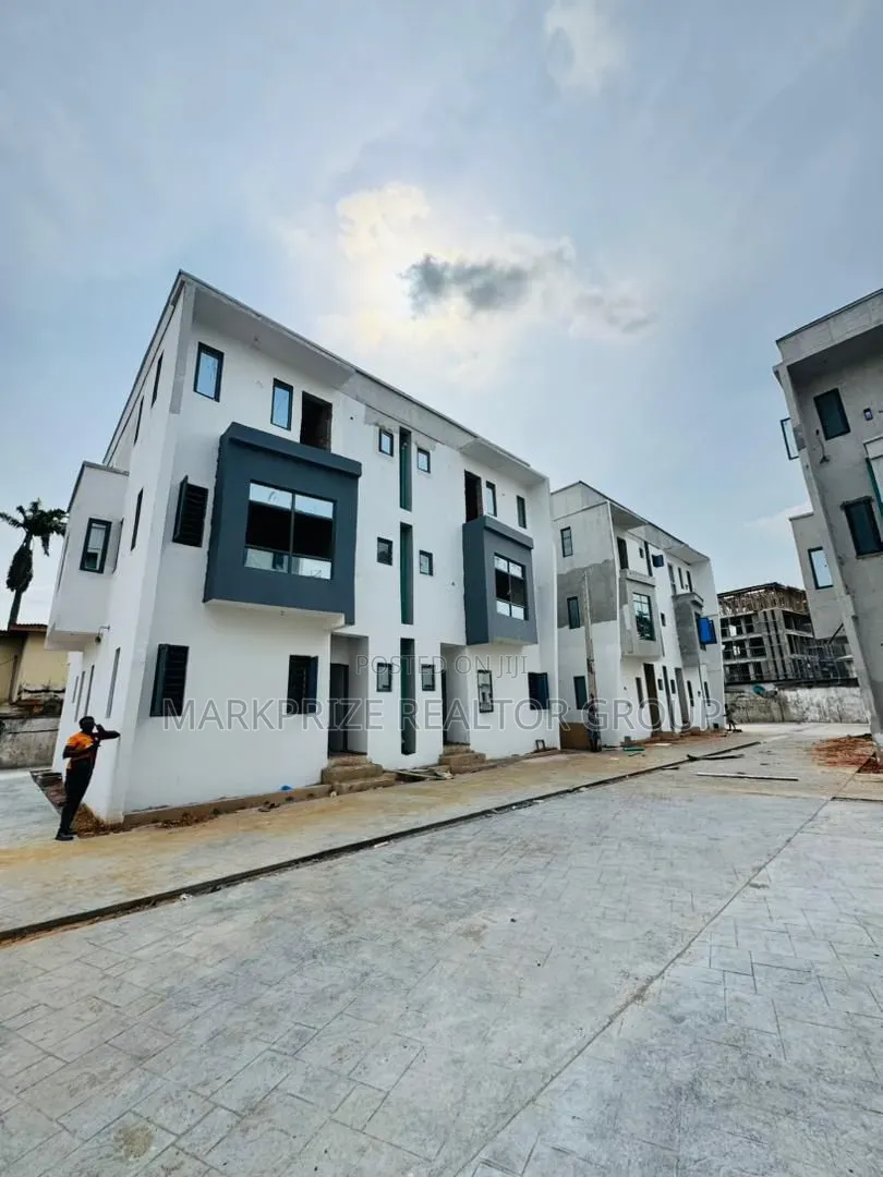 4bdrm Duplex in Opebi Ikeja for sale in Opebi
