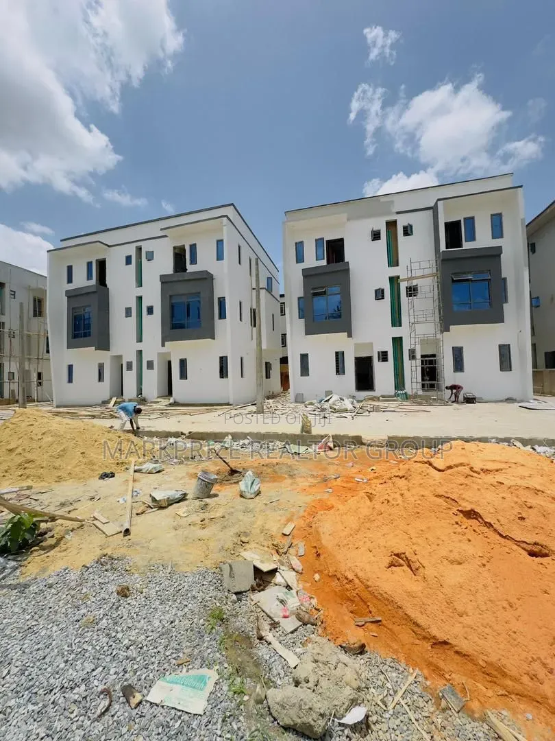 4bdrm Duplex in Opebi Ikeja for sale in Opebi