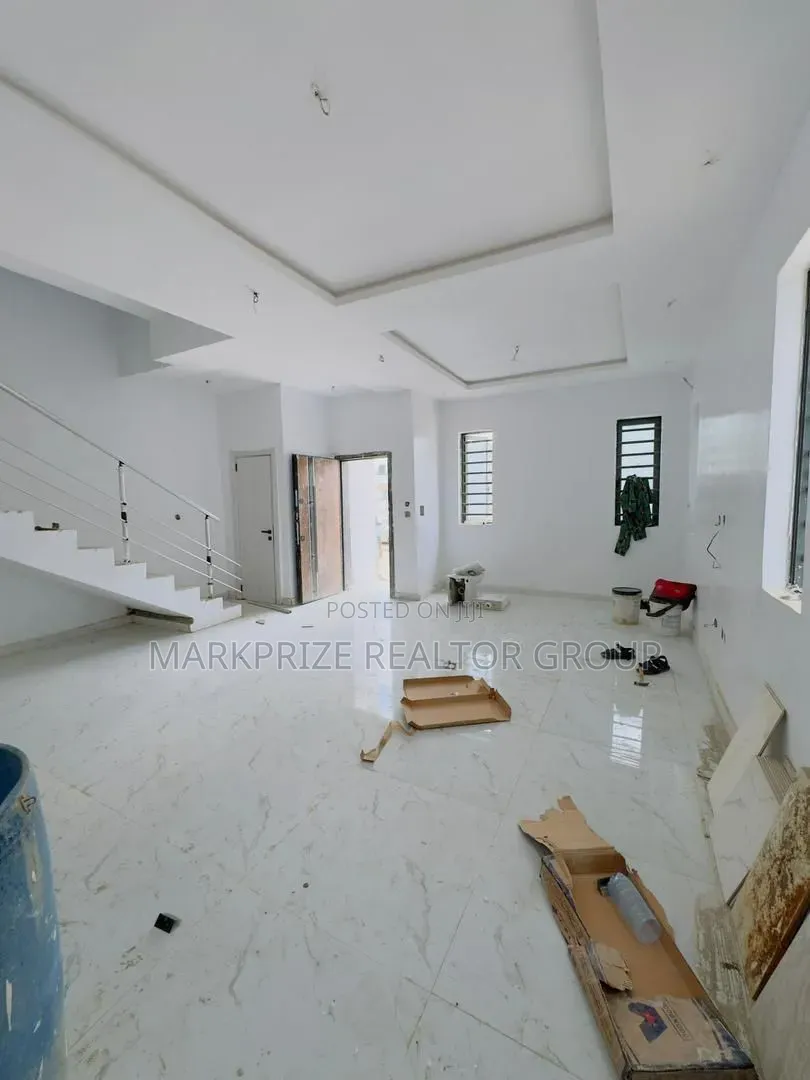 4bdrm Duplex in Opebi Ikeja for sale in Opebi