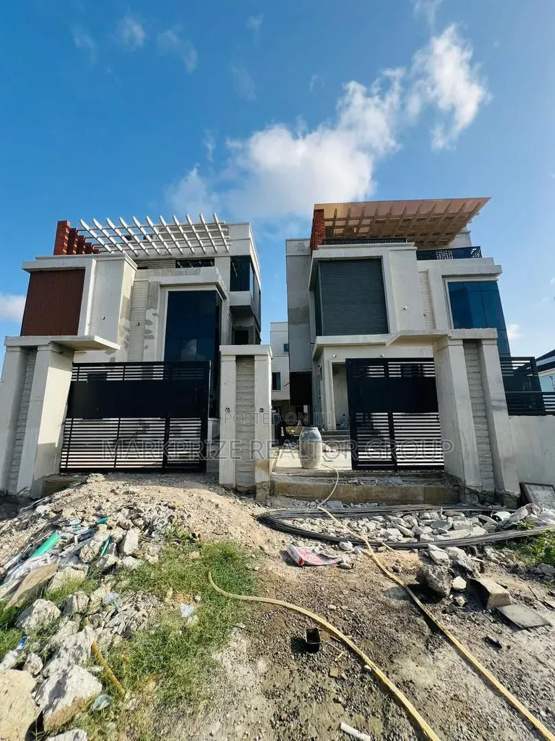 Furnished 4bdrm Duplex in Surulere Lagos, Western Avenue for sale in Western Avenue