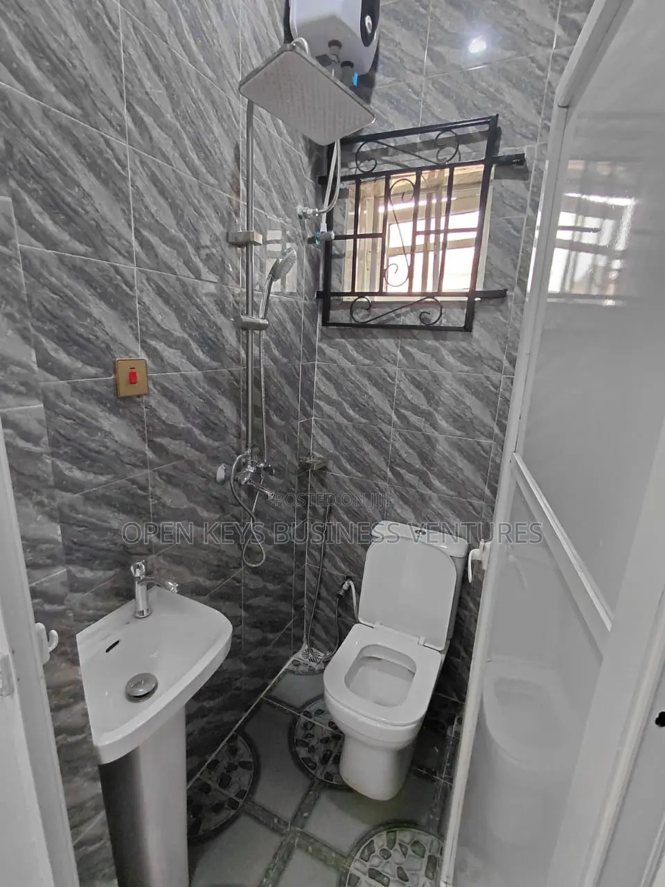 Furnished 3bdrm Bungalow in Alaafara, Idishin for sale in Idishin