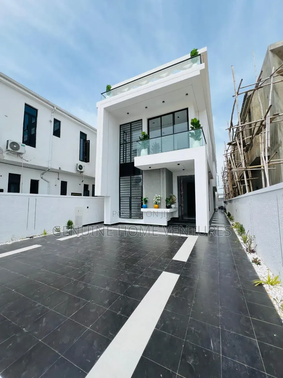 5bdrm Duplex in Ikate for sale in Ikate