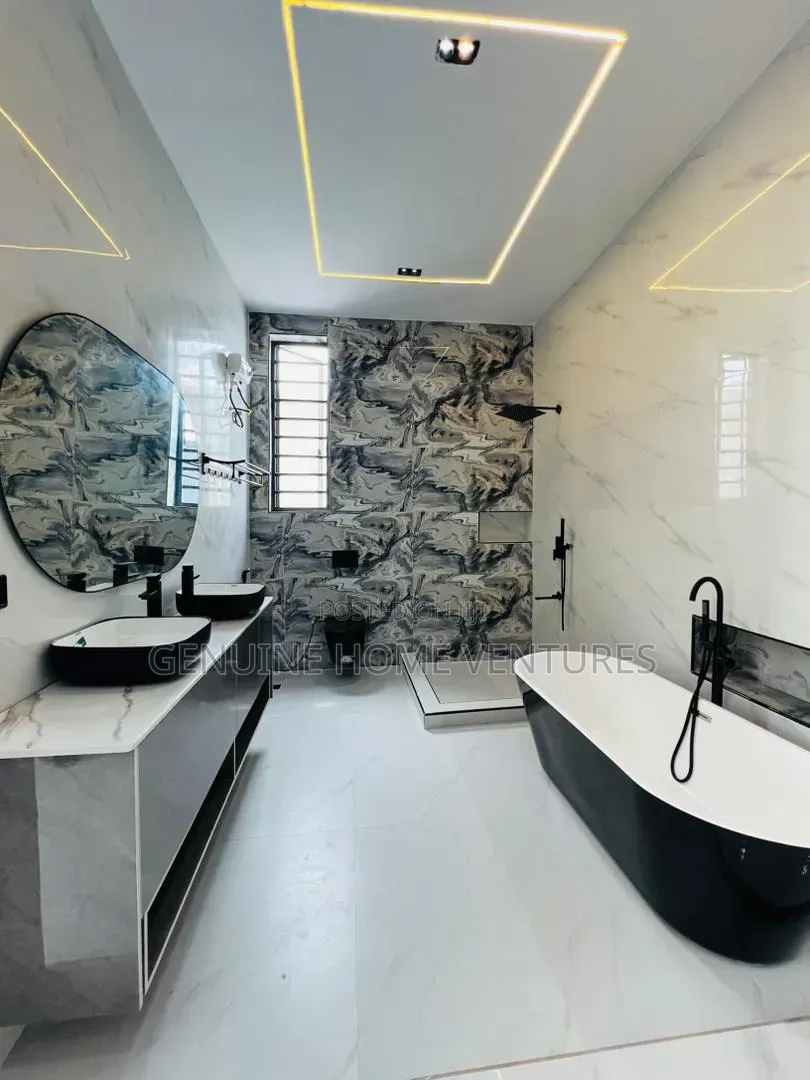 5bdrm Duplex in Ikate for sale in Ikate
