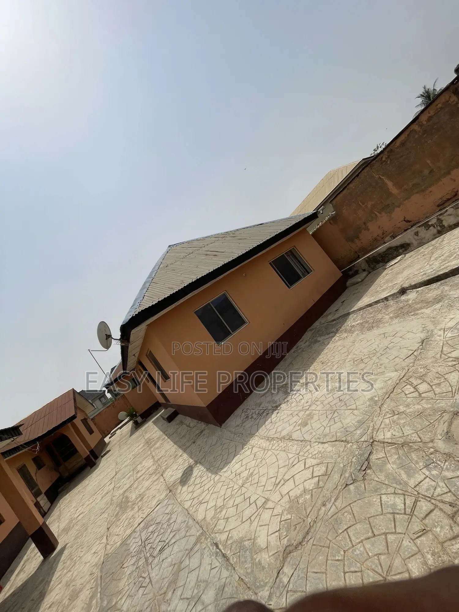 2bdrm Block of Flats in Apple Lane, Akala Express for sale in Akala Express