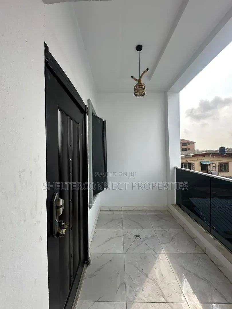 3bdrm Apartment in Aguda / Surulere for sale in Aguda / Surulere