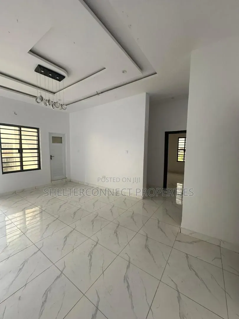 3bdrm Apartment in Aguda / Surulere for sale in Aguda / Surulere