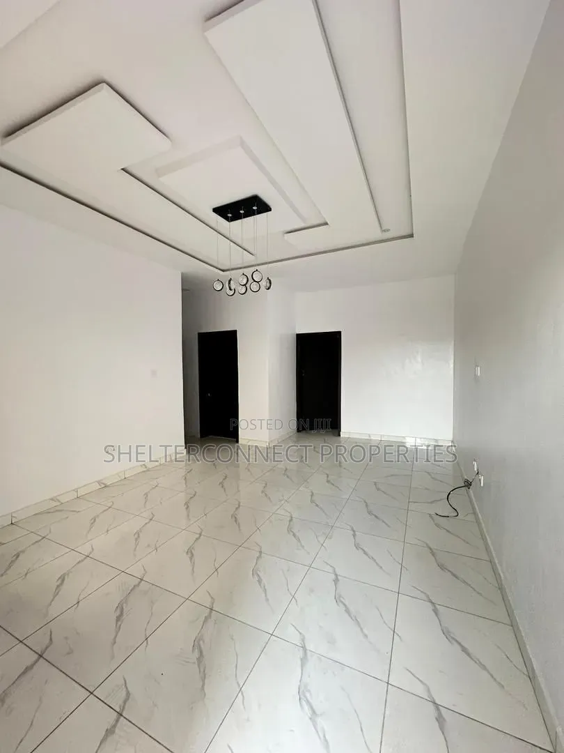 3bdrm Apartment in Aguda / Surulere for sale in Aguda / Surulere