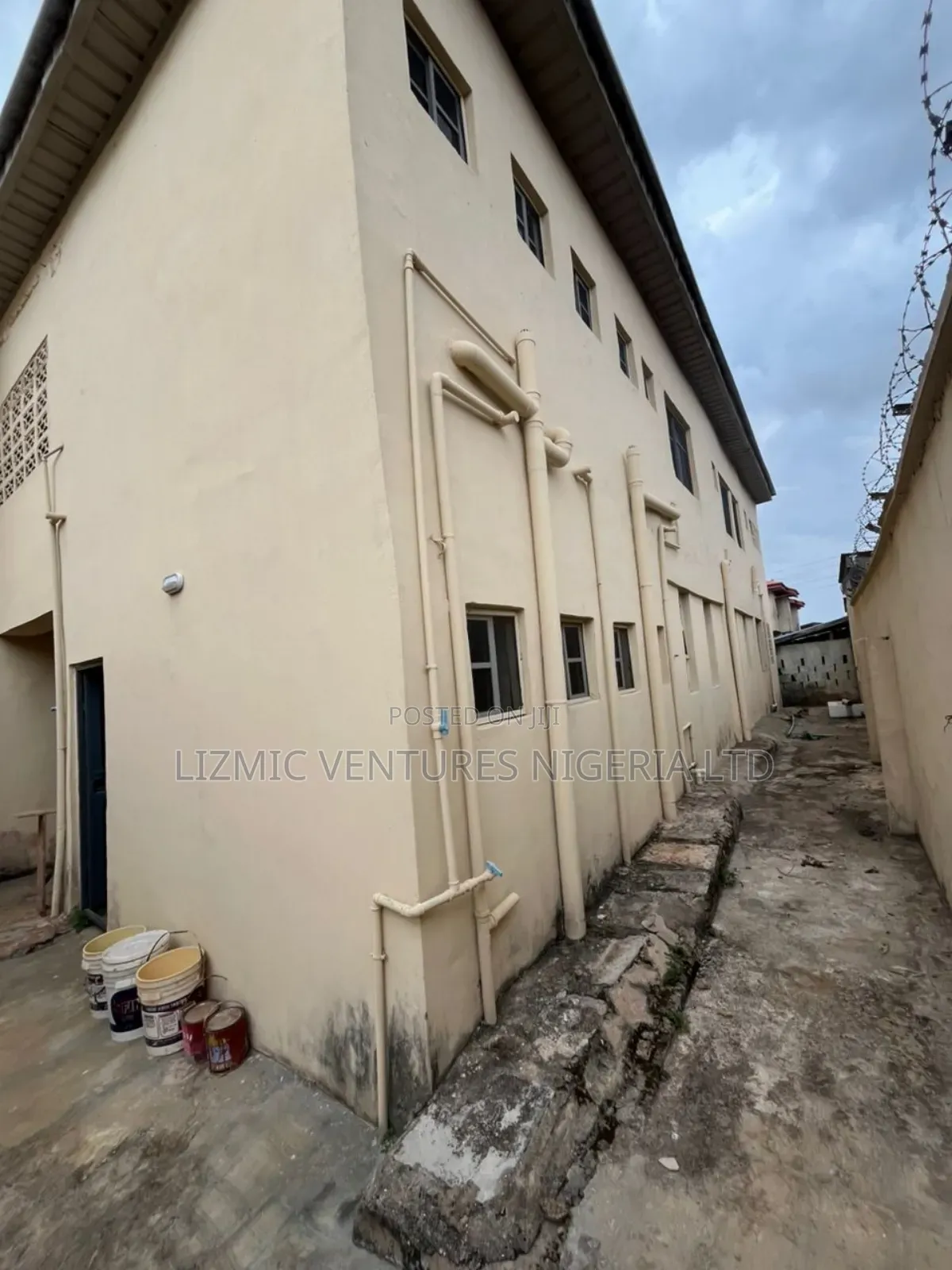 Office Space Building for Sale in Egan
