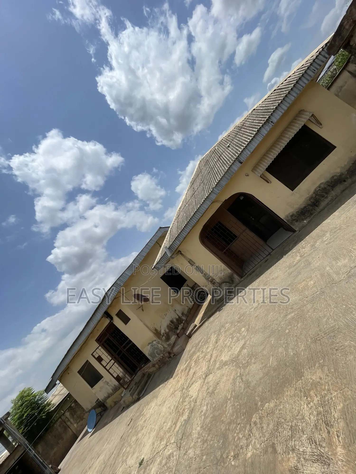 3bdrm Block of Flats in Ajoda Estate, Alakia for sale in Alakia