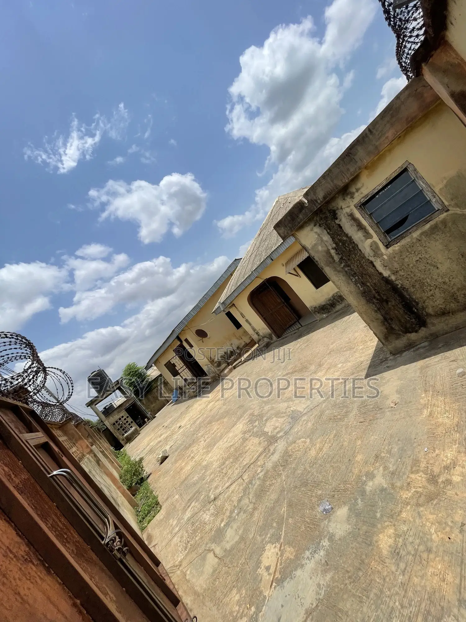 3bdrm Block of Flats in Ajoda Estate, Alakia for sale in Alakia