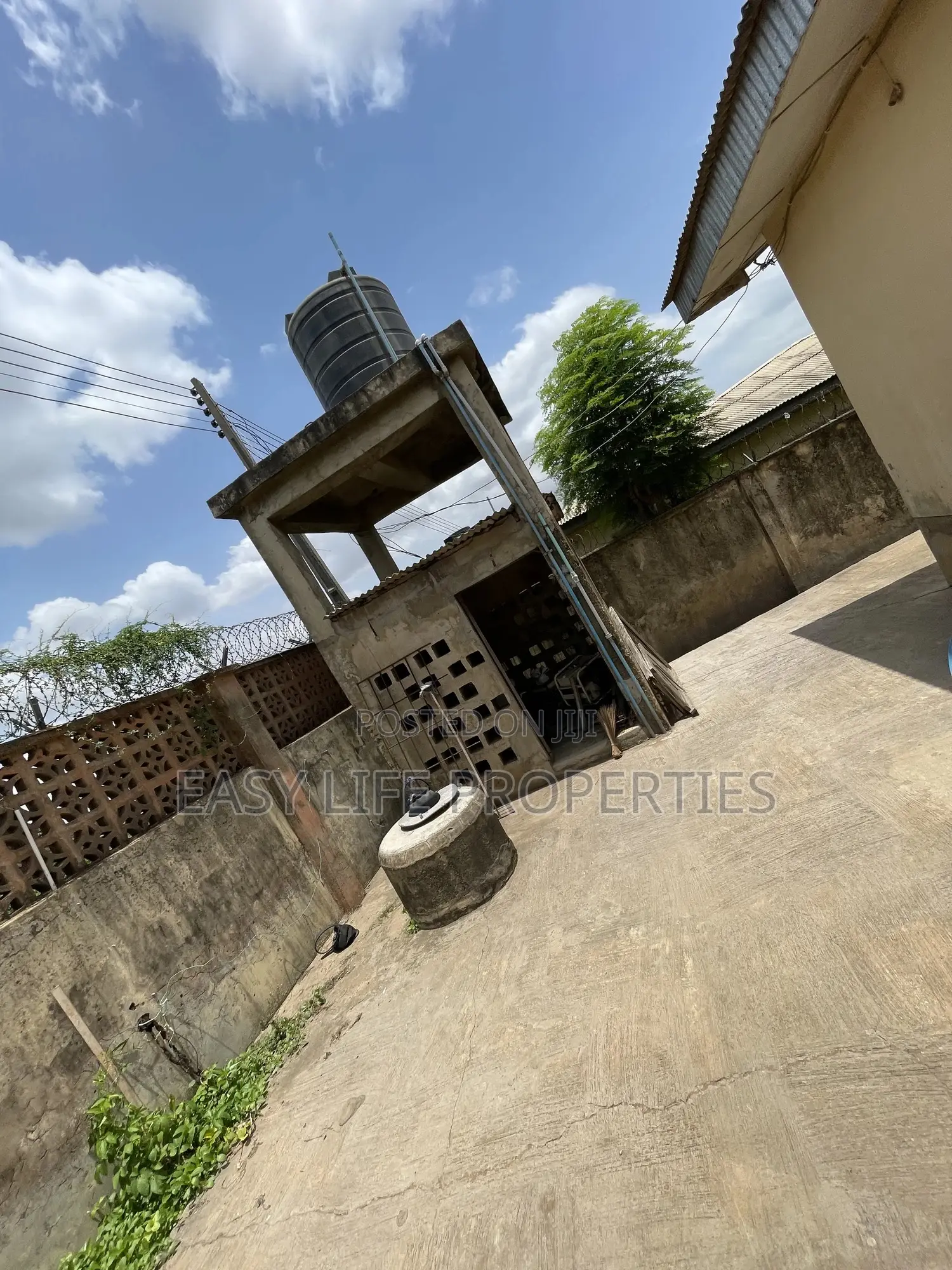 3bdrm Block of Flats in Ajoda Estate, Alakia for sale in Alakia