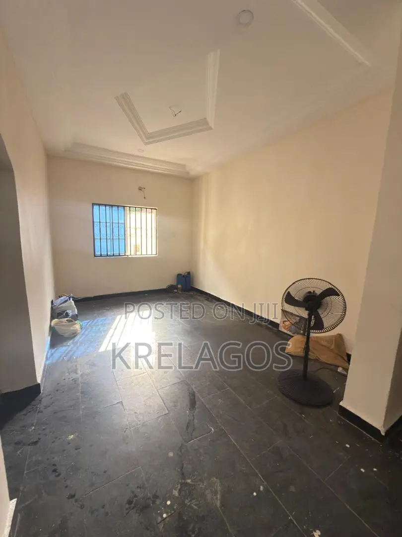 5bdrm Duplex in Chevron for rent in Chevron