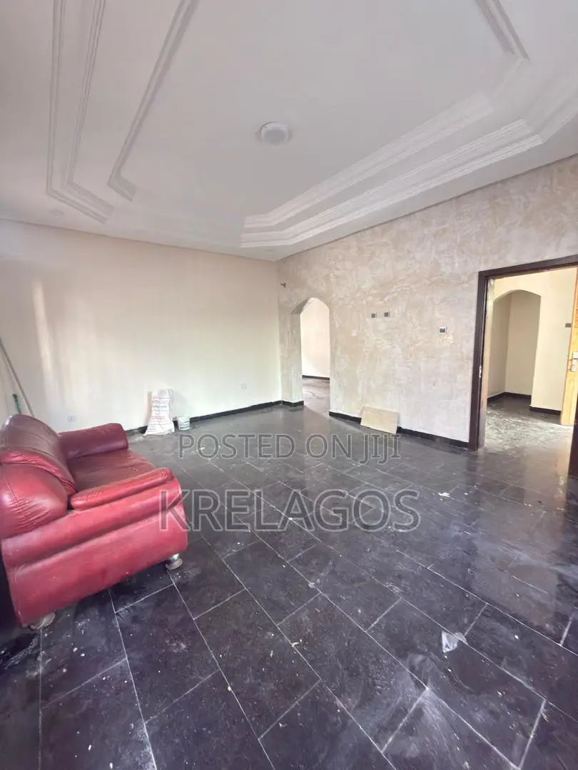 5bdrm Duplex in Chevron for rent in Chevron