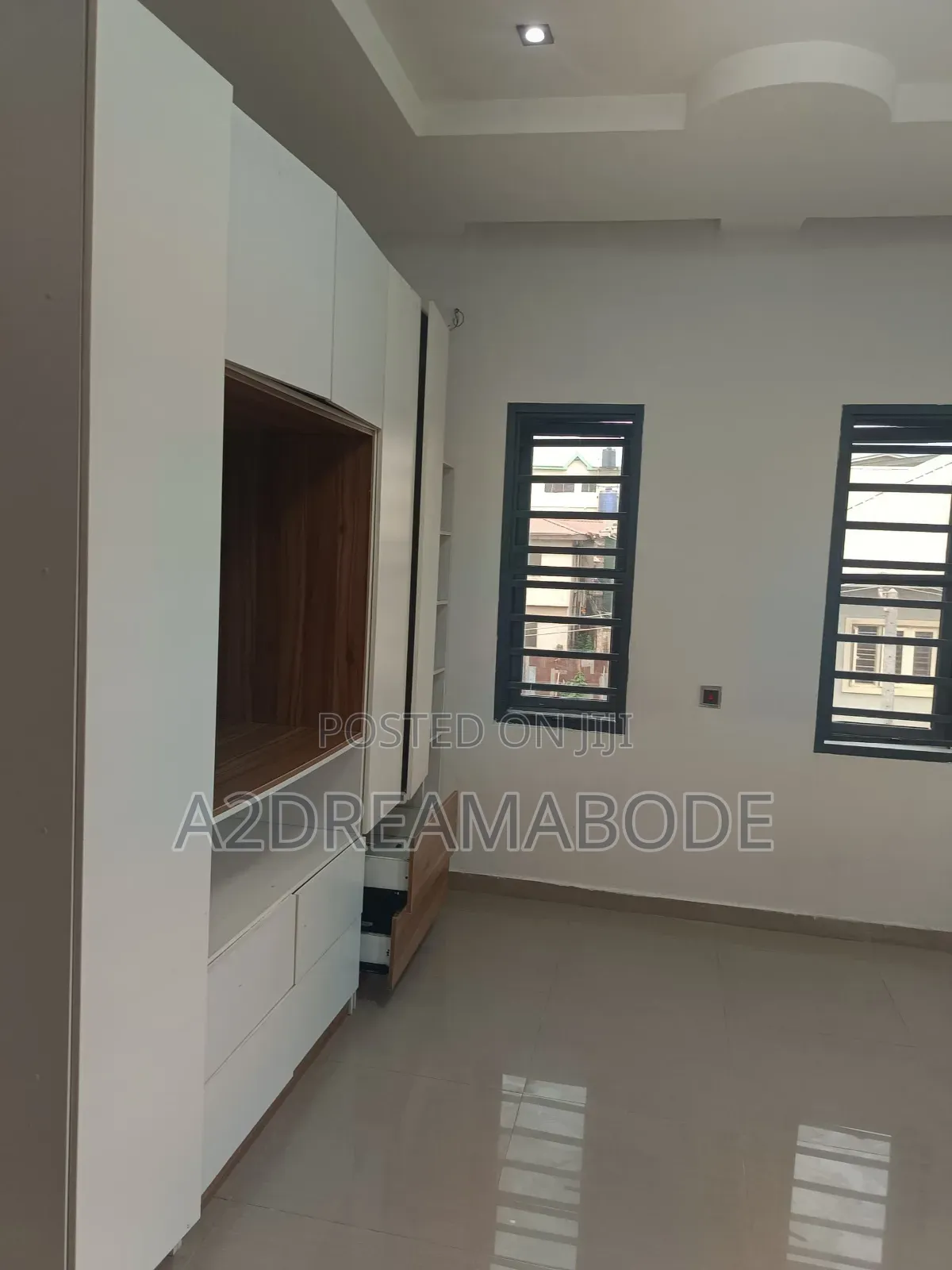 5bdrm Duplex in Magodo Phase 2 Gra for rent in GRA Phase 2 Shangisha