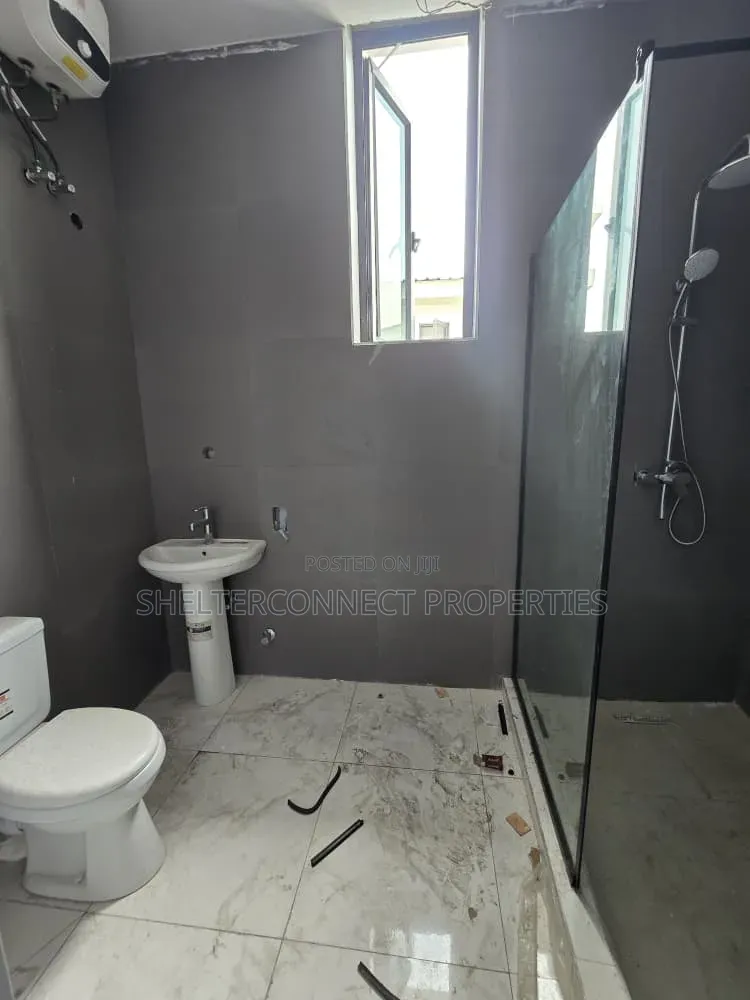 2bdrm Penthouse in Ikate for sale in Ikate
