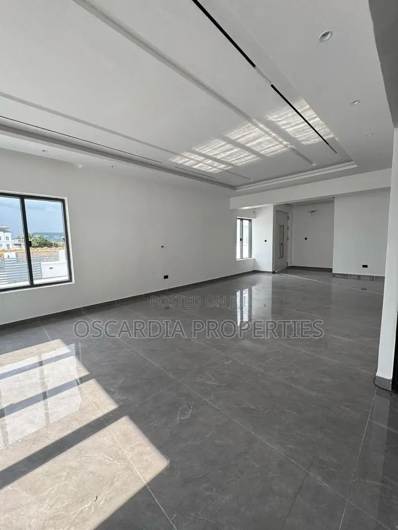 5bdrm Duplex in Royal Gardens, Ajah for sale in Lekki Gardens Estate