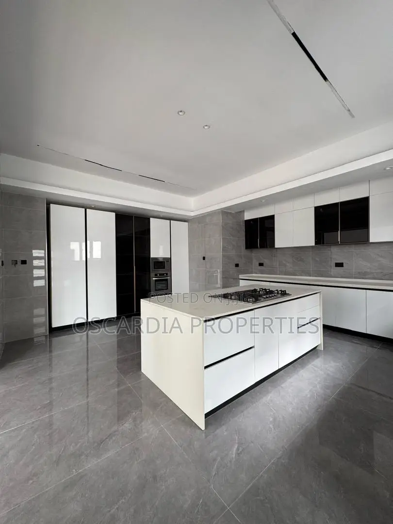 5bdrm Duplex in Royal Gardens, Ajah for sale in Lekki Gardens Estate