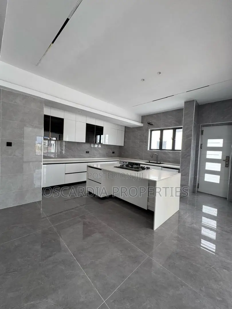 5bdrm Duplex in Royal Gardens, Ajah for sale in Lekki Gardens Estate