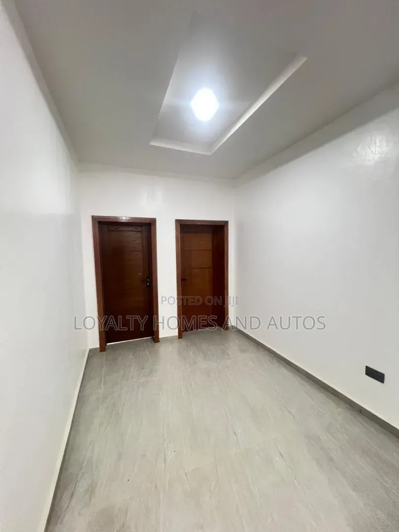 3bdrm House in Adeniyi Jones for sale in Adeniyi Jones