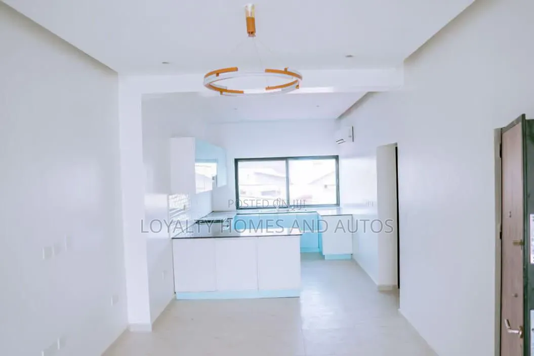 3bdrm House in Adeniyi Jones for sale in Adeniyi Jones