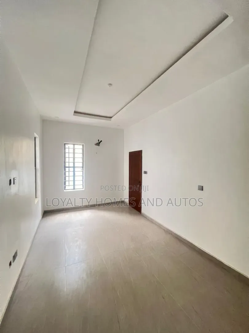3bdrm House in Adeniyi Jones for sale in Adeniyi Jones