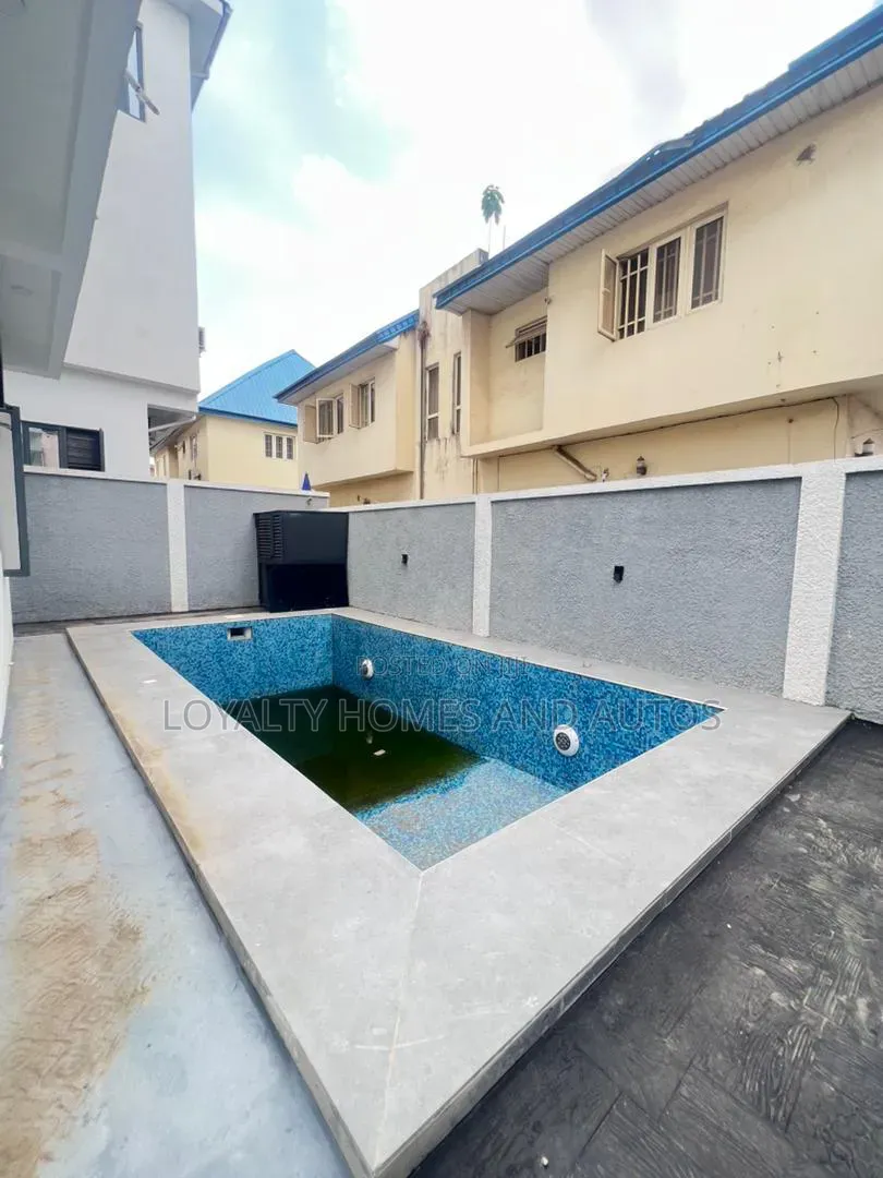 5bdrm Duplex in GRA Phase 2 Shangisha for sale in GRA Phase 2 Shangisha