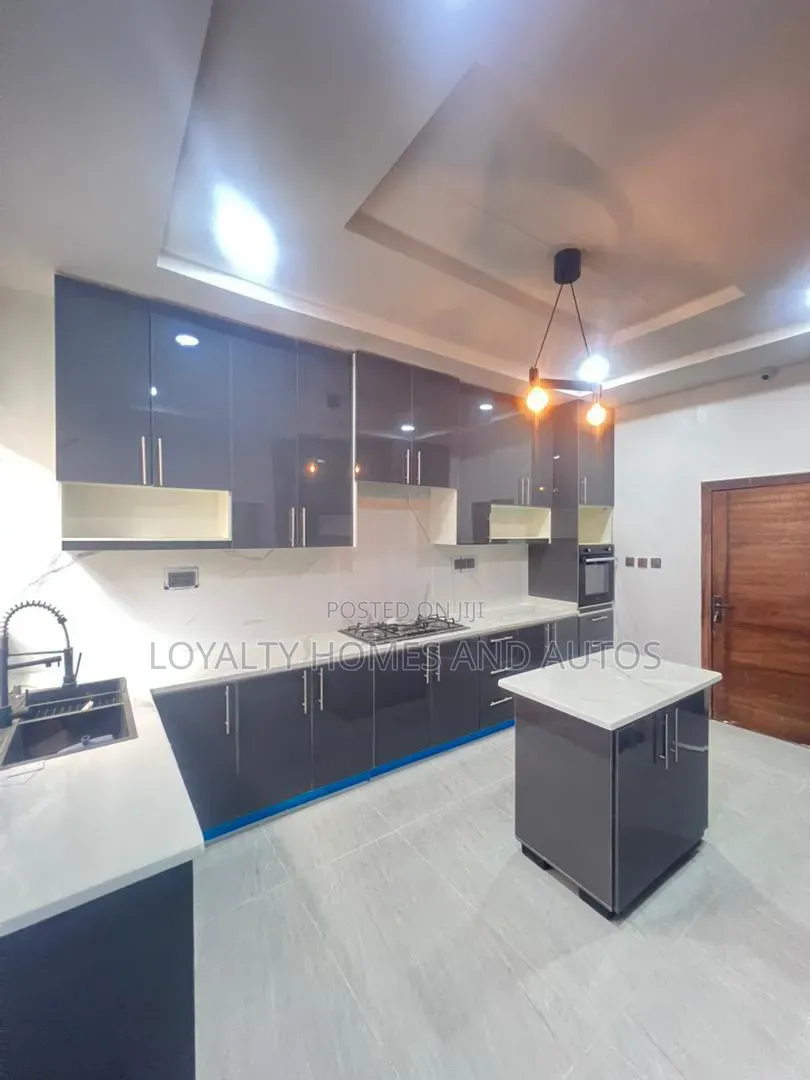 5bdrm Duplex in GRA Phase 2 Shangisha for sale in GRA Phase 2 Shangisha