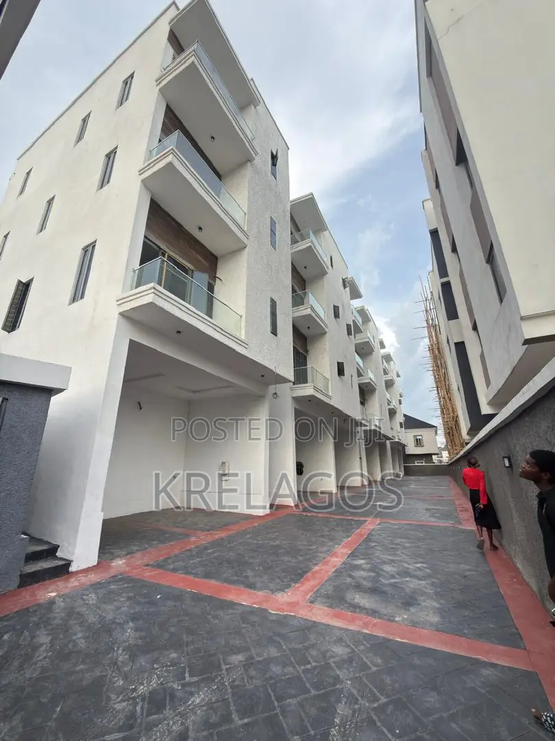 5bdrm Duplex in Chevron for rent in Chevron