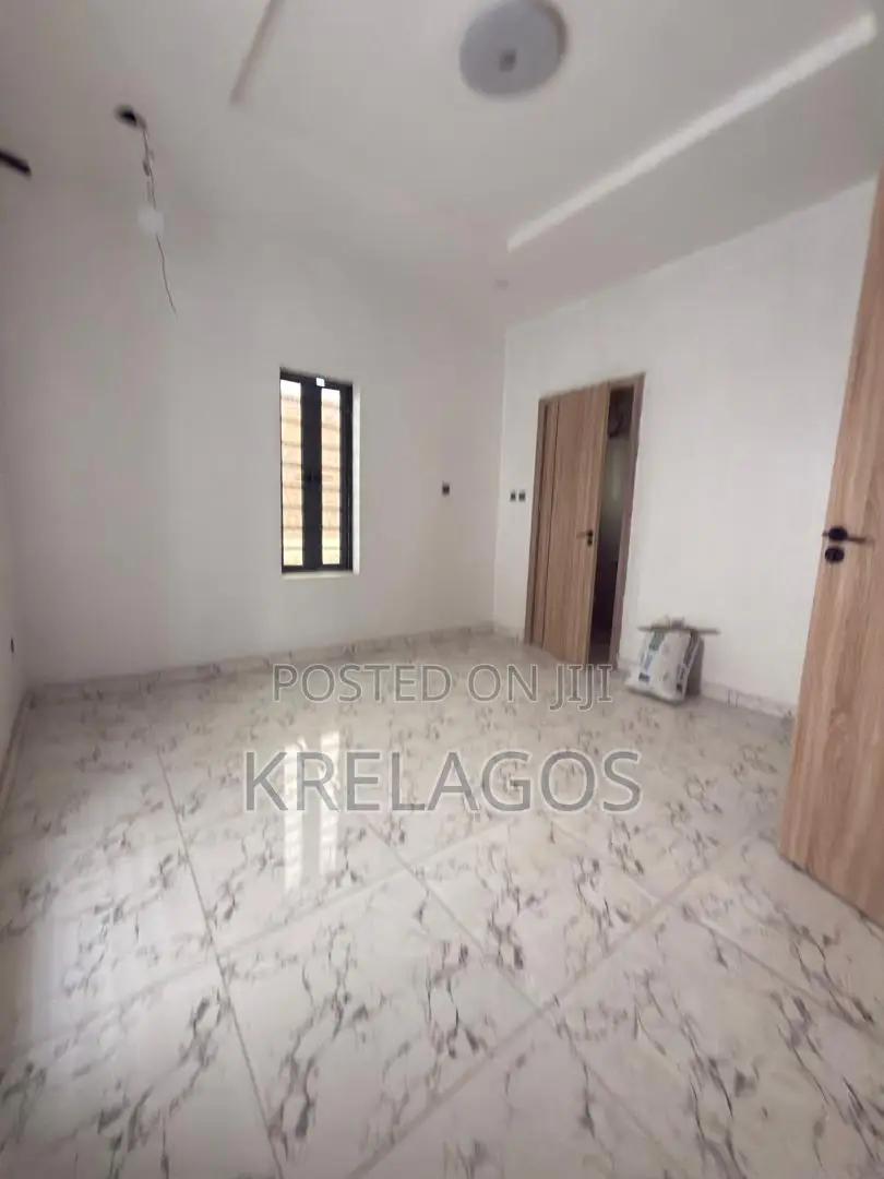 5bdrm Duplex in Chevron for rent in Chevron