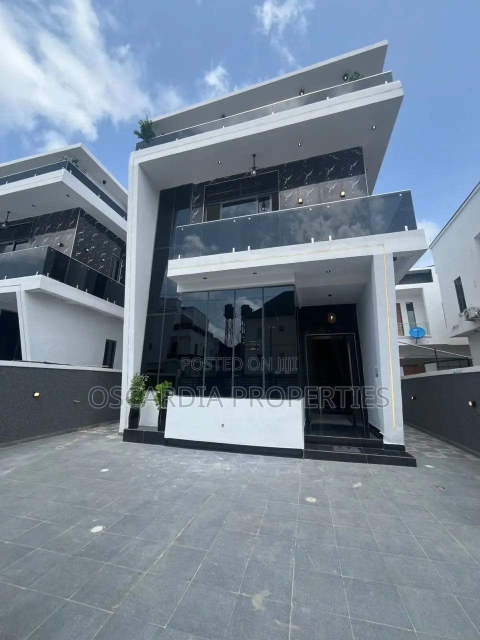 5bdrm Duplex in Sangotedo for sale in Sangotedo